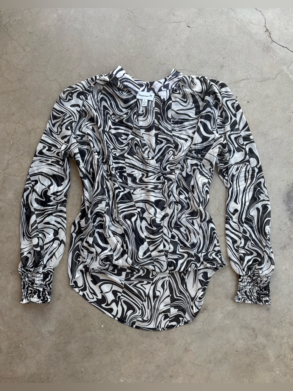 Veronica M black &white abstract print blouse ruched sleeves tie front. Size L